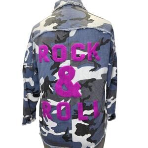 Davi & Dani women's camouflage shacket / pink "Rock & Roll" lettering on  back S